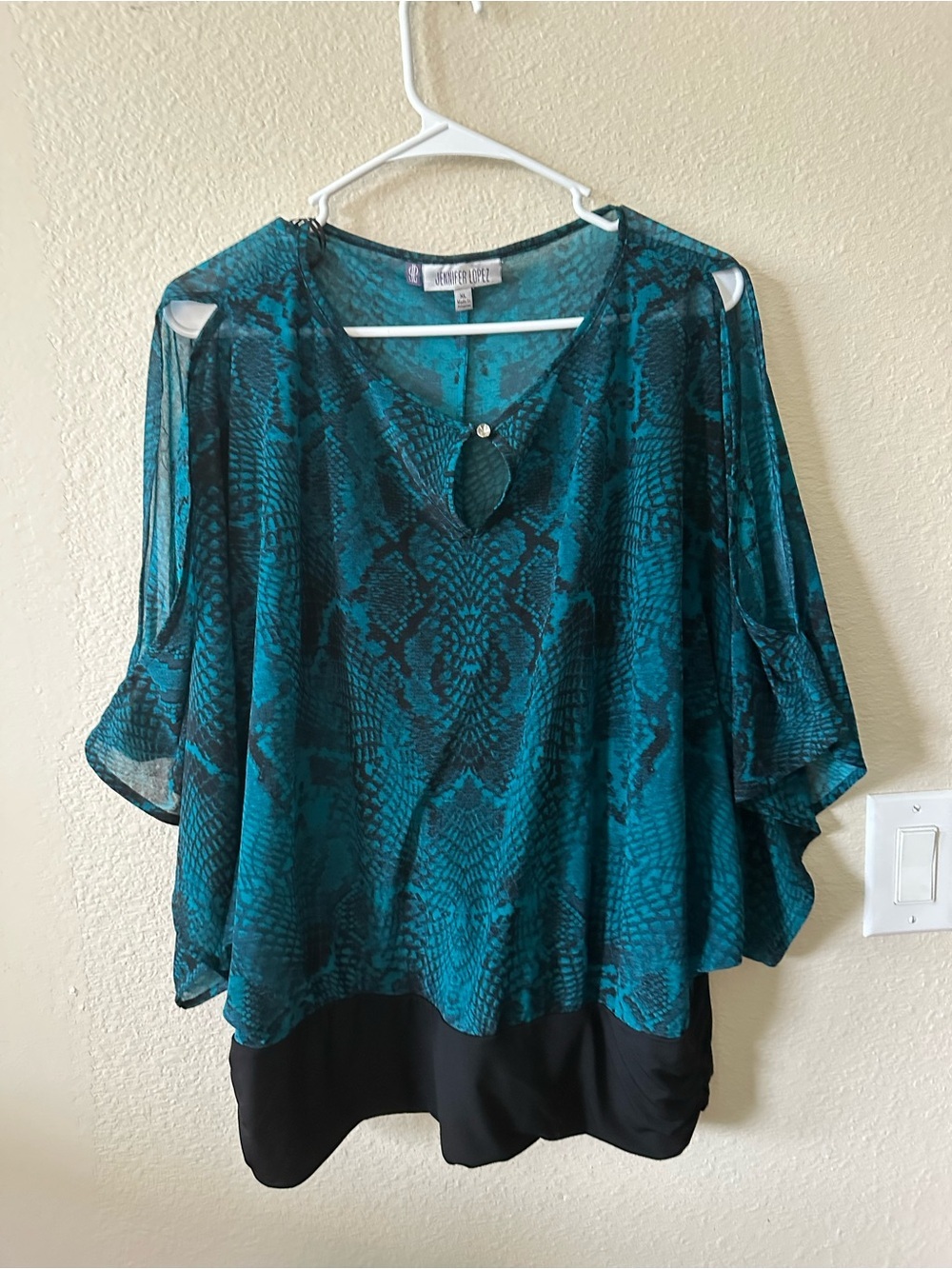 Jennifer Lopez  Teal and Black Cold-Shoulder Snake-Print size XL/ NWOT 1347